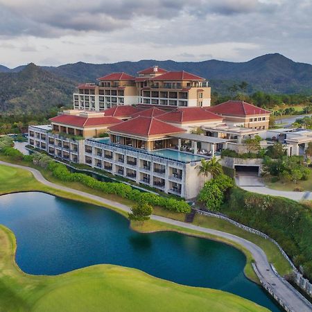 The Ritz-Carlton Okinawa Hotel Nago Exterior photo